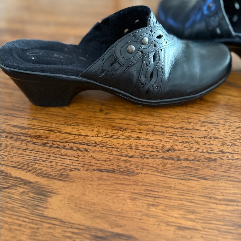 Clark’s clogs 8.5M - Picture 4 of 9